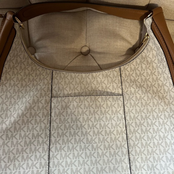 MK Handbag - Picture 3 of 6